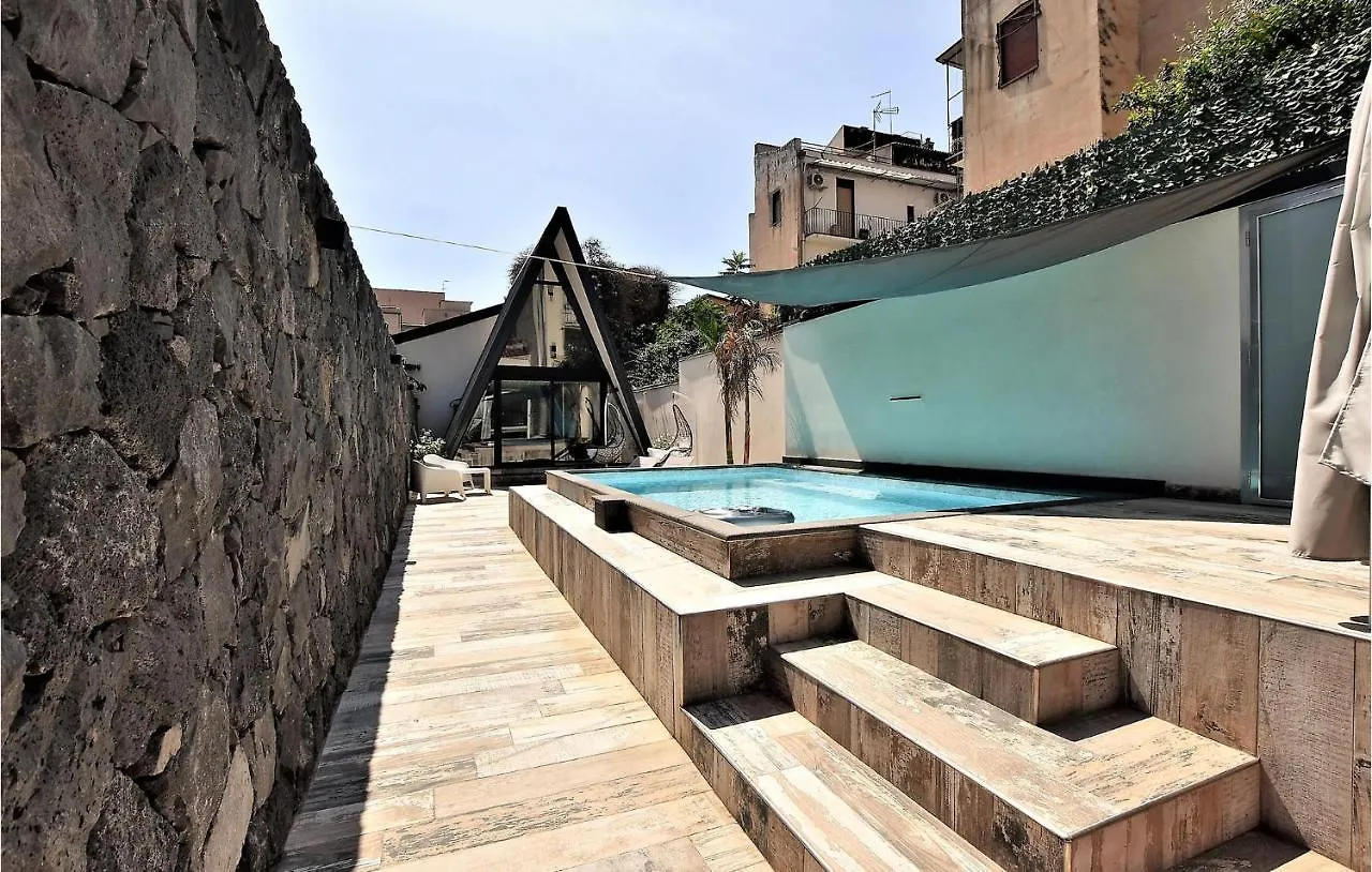 Cozy Home In Catania With Kitchen contacts